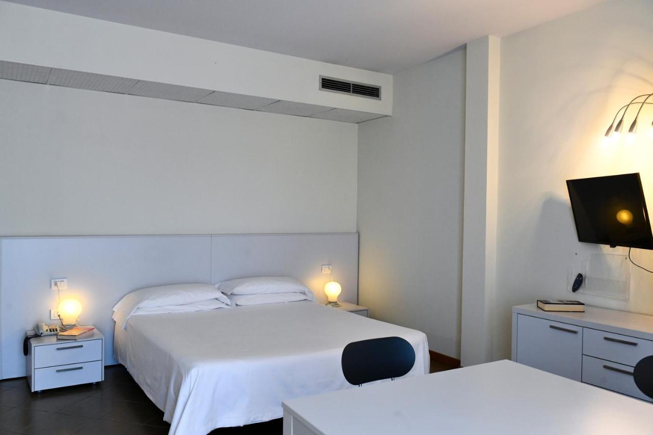 Hotel Eden Lido di Jesolo Bagian luar foto