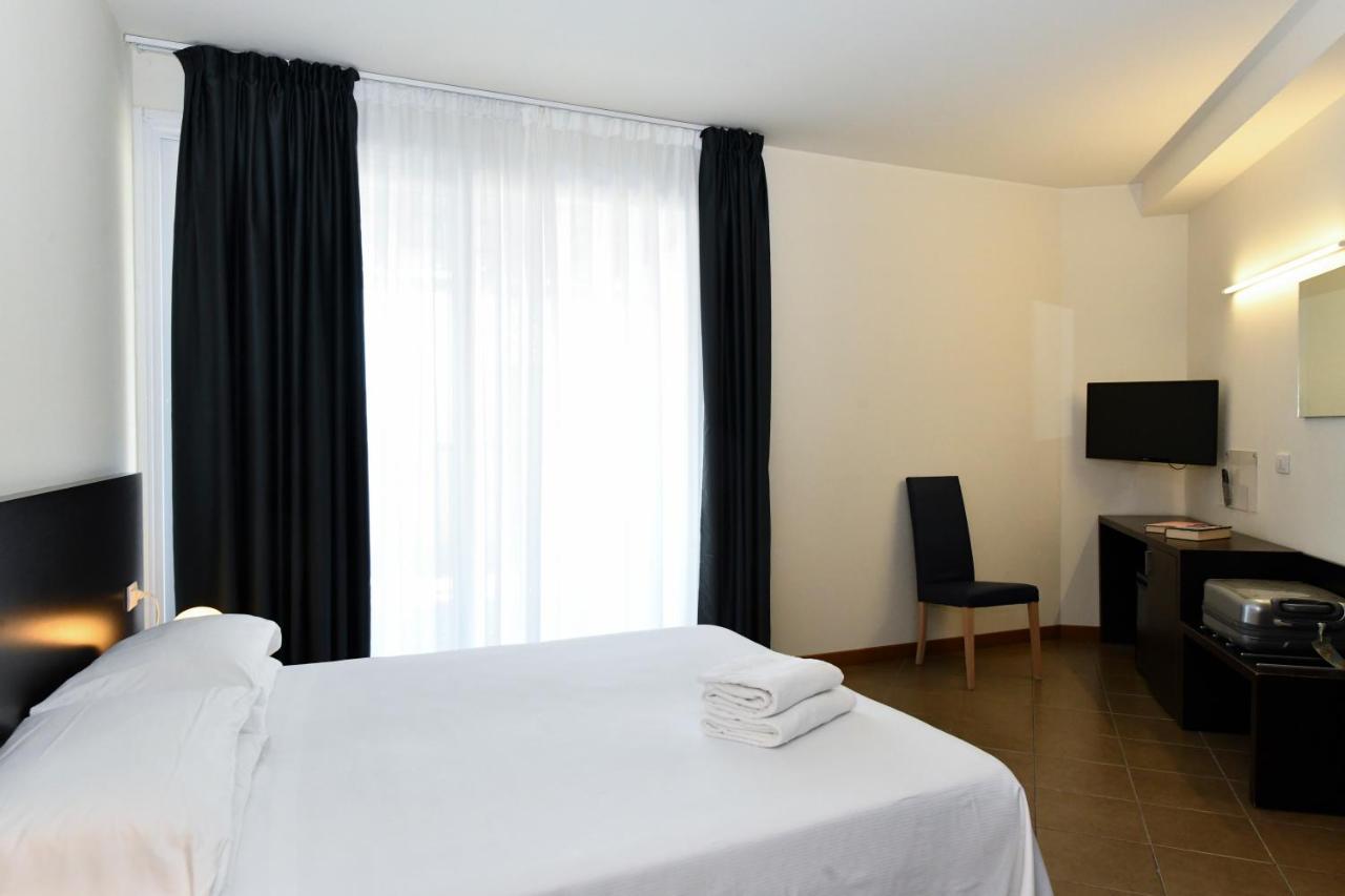 Hotel Eden Lido di Jesolo Bagian luar foto