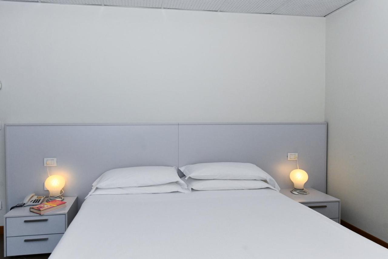 Hotel Eden Lido di Jesolo Bagian luar foto